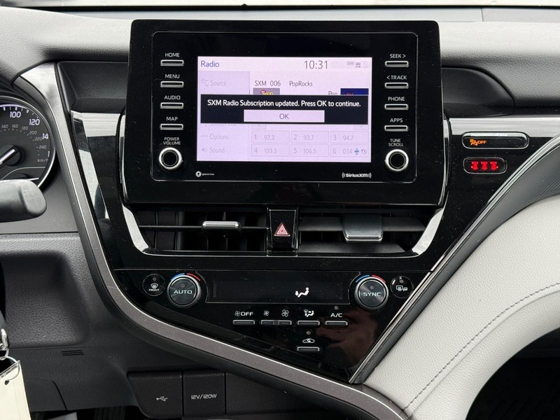 Toyota Camry Vehicle Image 13