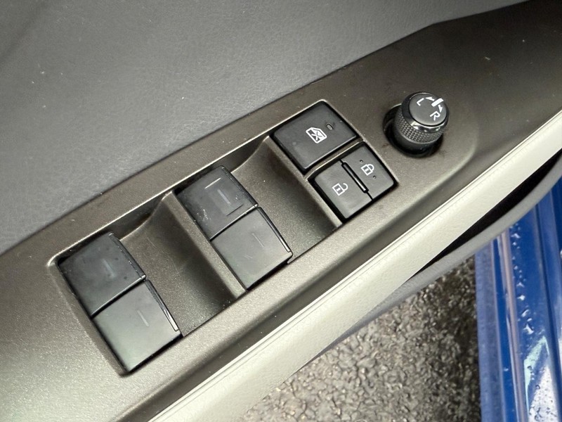 Toyota Camry Vehicle Image 14