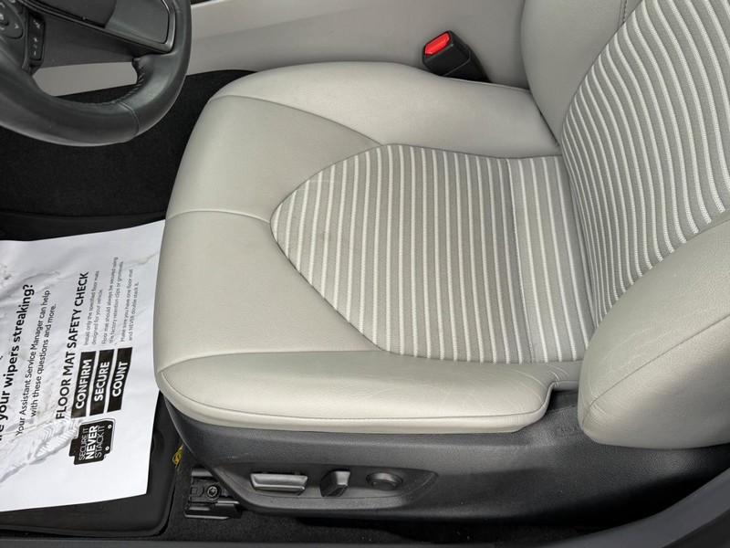 Toyota Camry Vehicle Image 15