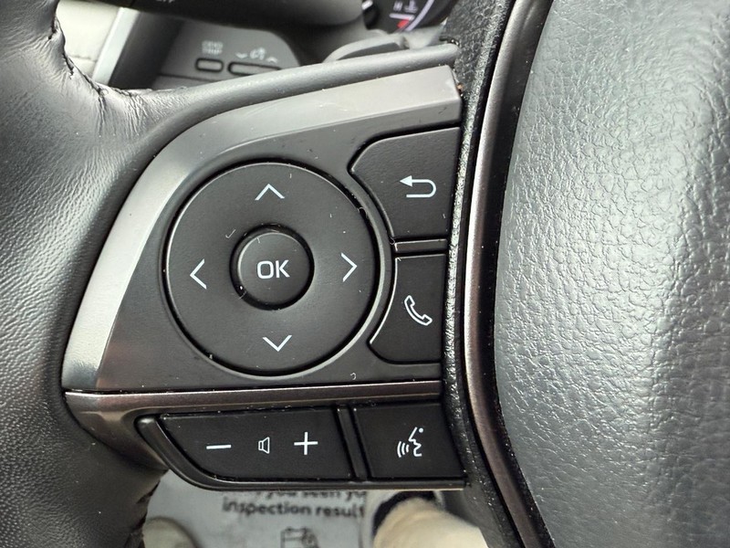 Toyota Camry Vehicle Image 16