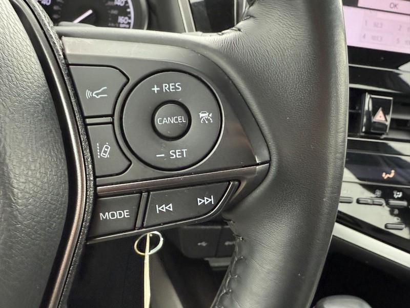 Toyota Camry Vehicle Image 17