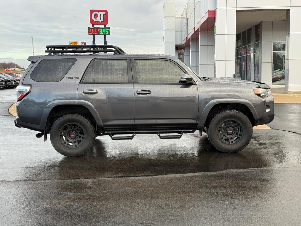 Toyota 4Runner Vehicle Image 2