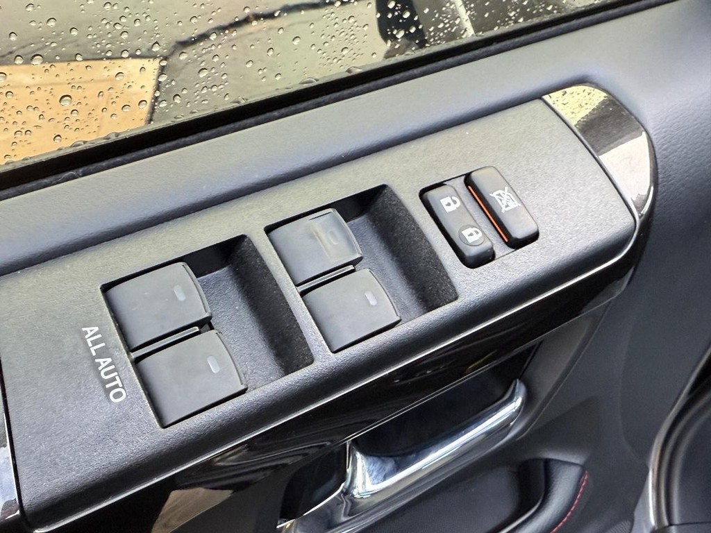 Toyota 4Runner Vehicle Image 15