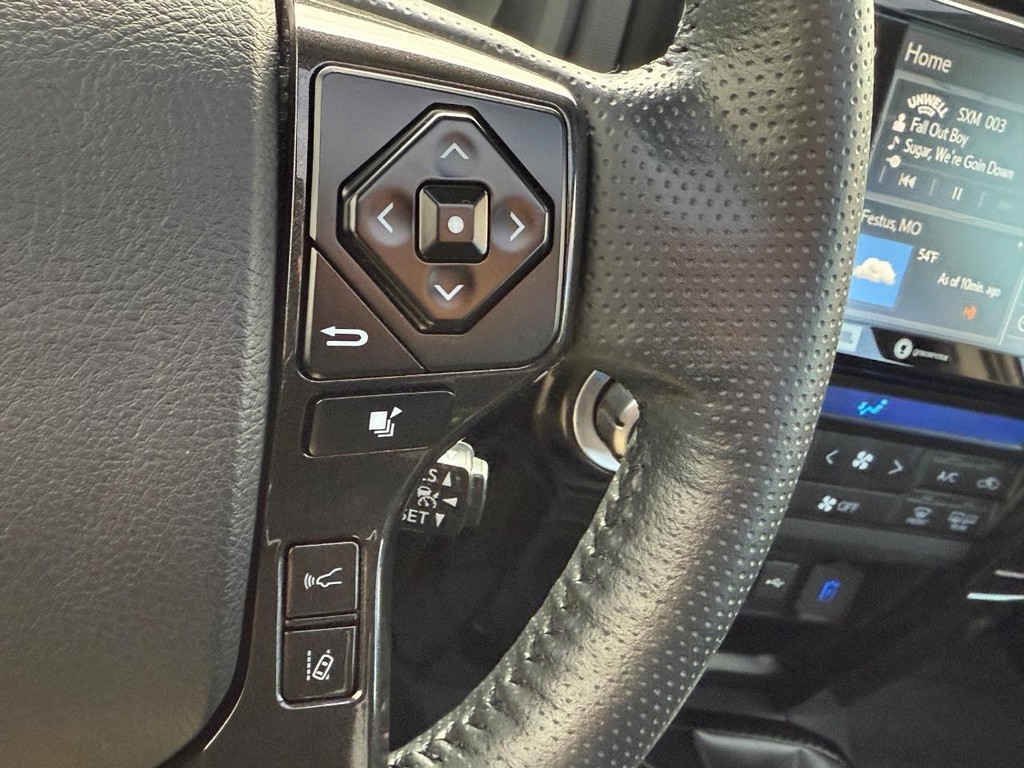 Toyota 4Runner Vehicle Image 18