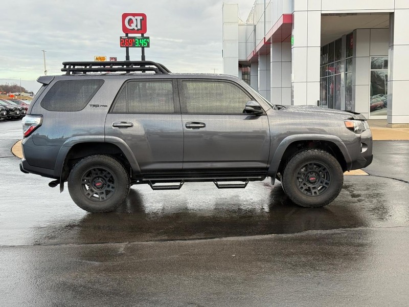 Toyota 4Runner Vehicle Image 2