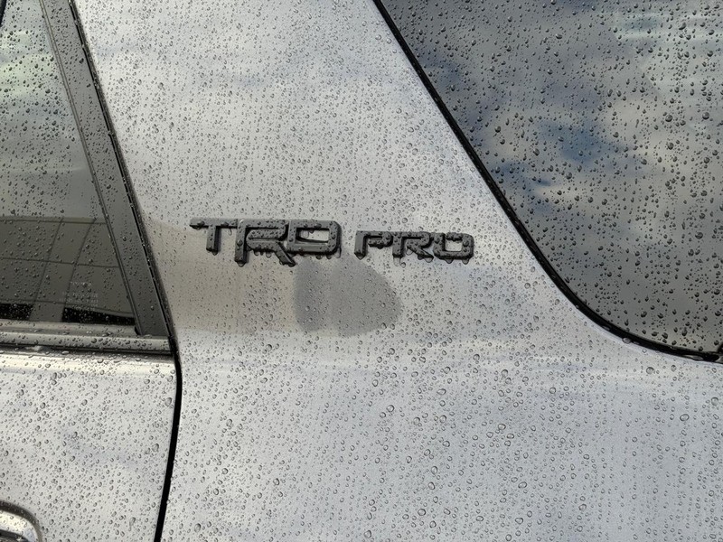 Toyota 4Runner Vehicle Image 8