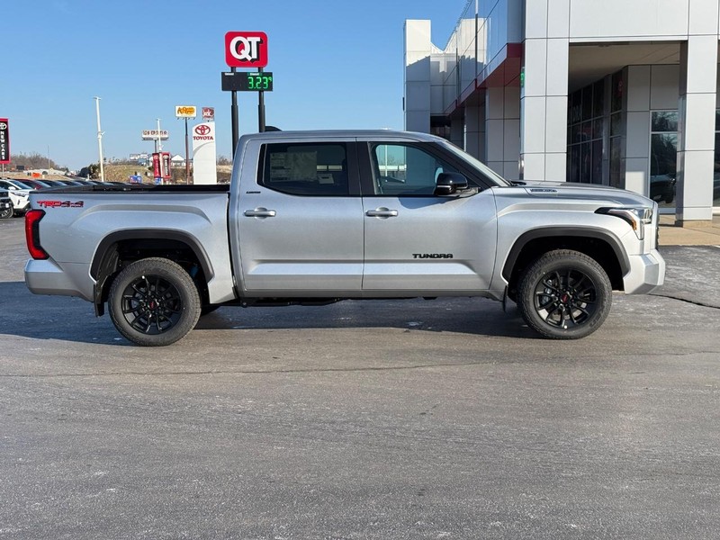 Toyota Tundra 4WD Vehicle Image 2