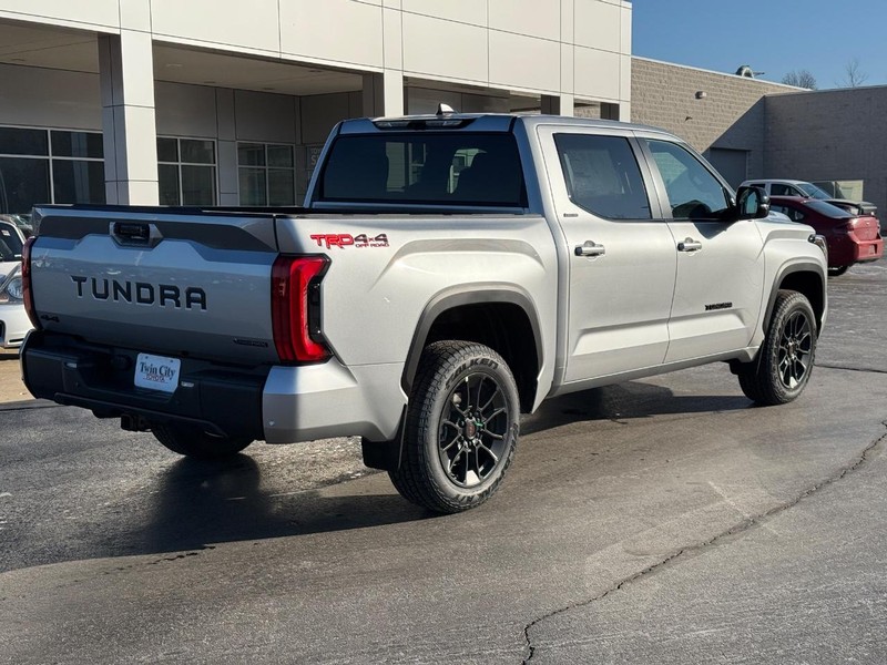 Toyota Tundra 4WD Vehicle Image 3