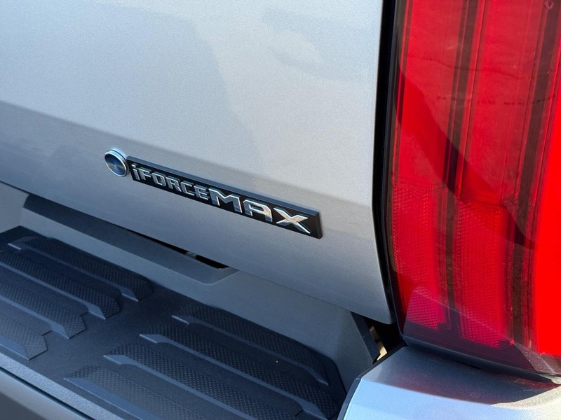 Toyota Tundra 4WD Vehicle Image 4