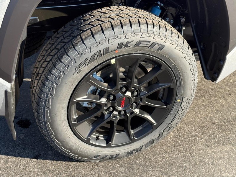 Toyota Tundra 4WD Vehicle Image 6