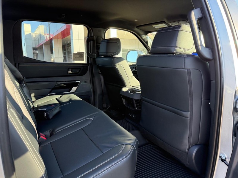 Toyota Tundra 4WD Vehicle Image 8