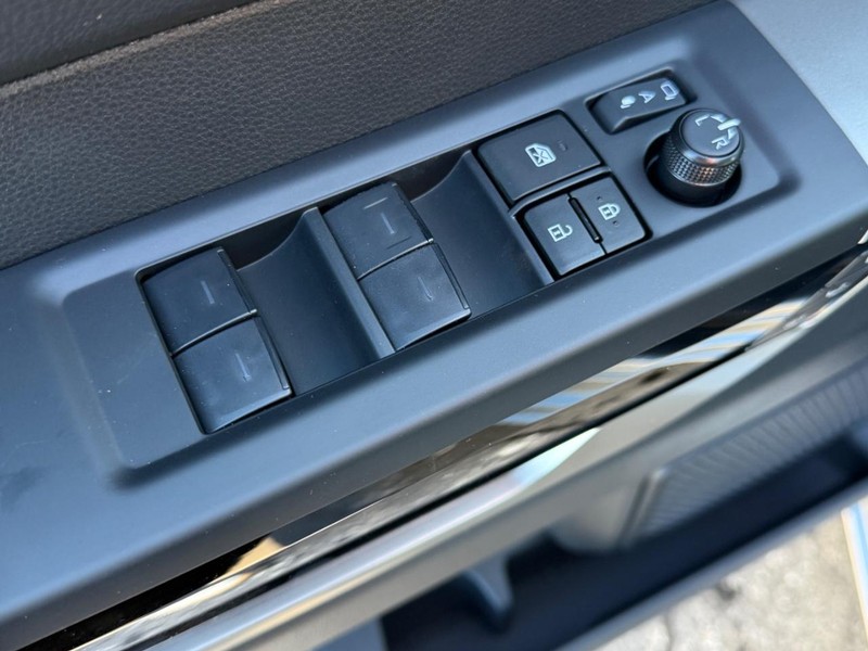 Toyota Tundra 4WD Vehicle Image 12