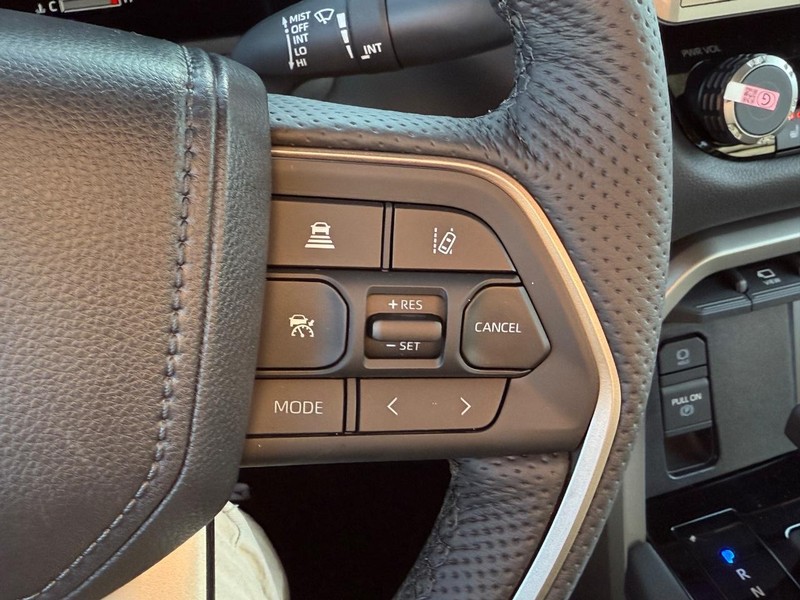 Toyota Tundra 4WD Vehicle Image 16