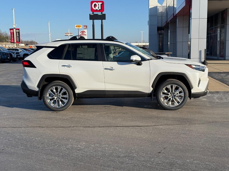 Toyota RAV4 Vehicle Image 2