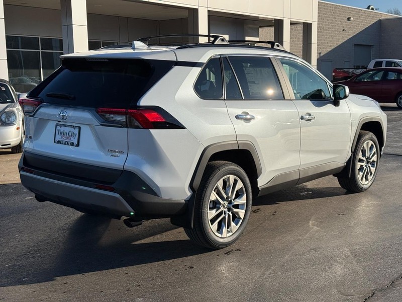 Toyota RAV4 Vehicle Image 3