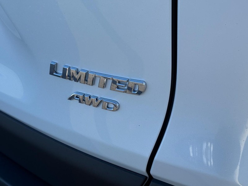 Toyota RAV4 Vehicle Image 4