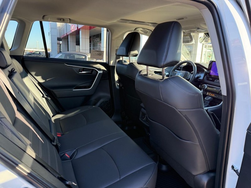 Toyota RAV4 Vehicle Image 6