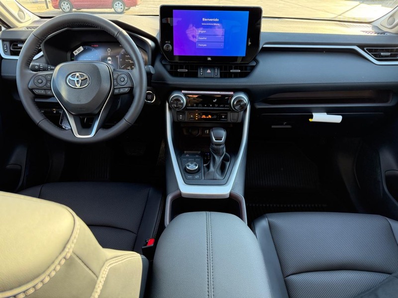 Toyota RAV4 Vehicle Image 7