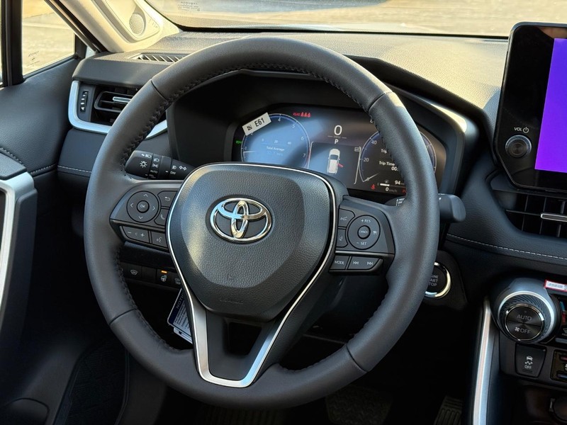 Toyota RAV4 Vehicle Image 8