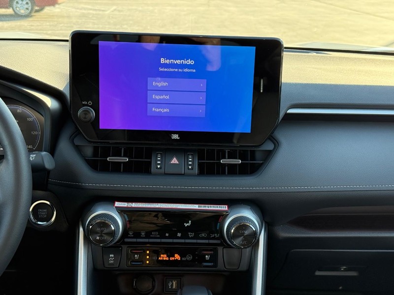 Toyota RAV4 Vehicle Image 9