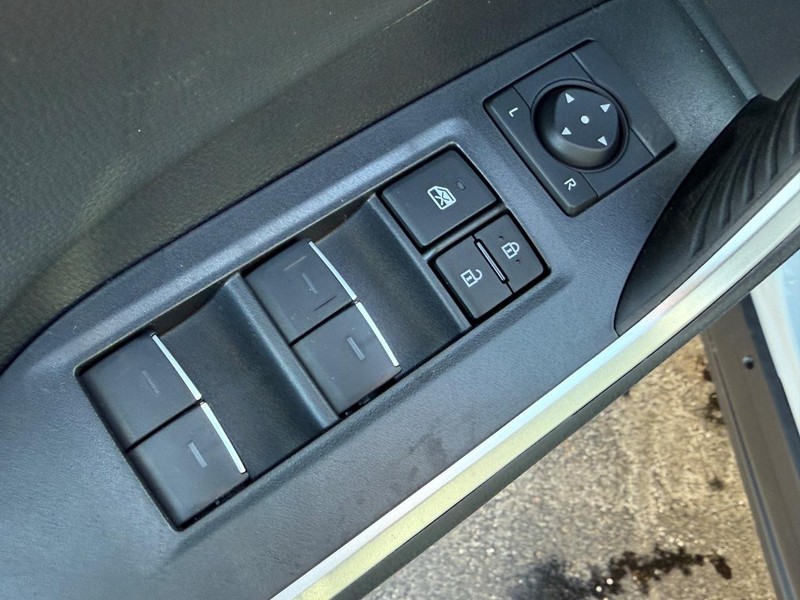 Toyota RAV4 Vehicle Image 10