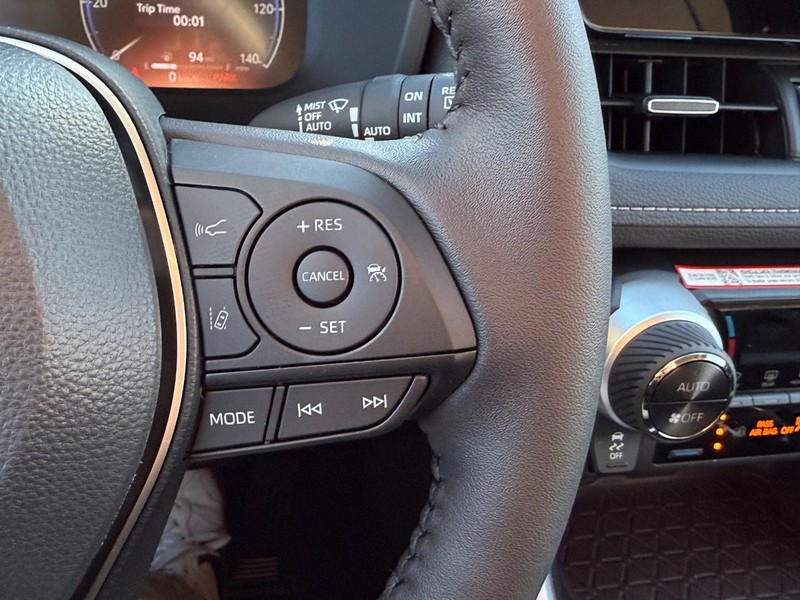 Toyota RAV4 Vehicle Image 14