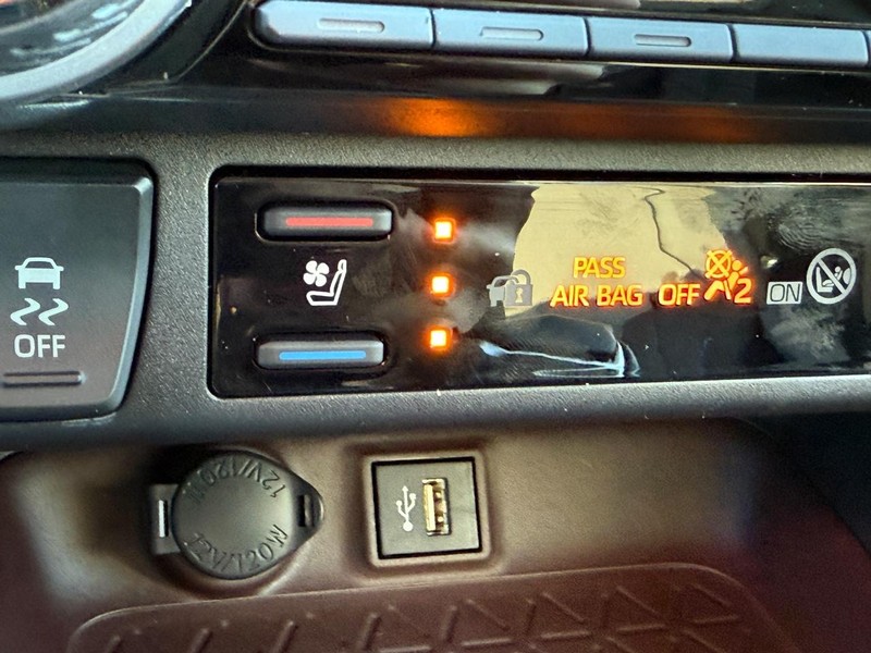 Toyota RAV4 Vehicle Image 17