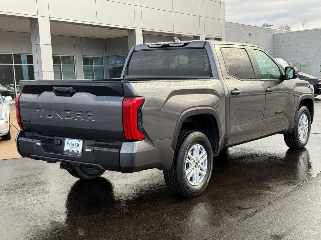 Toyota Tundra 4WD Vehicle Image 3