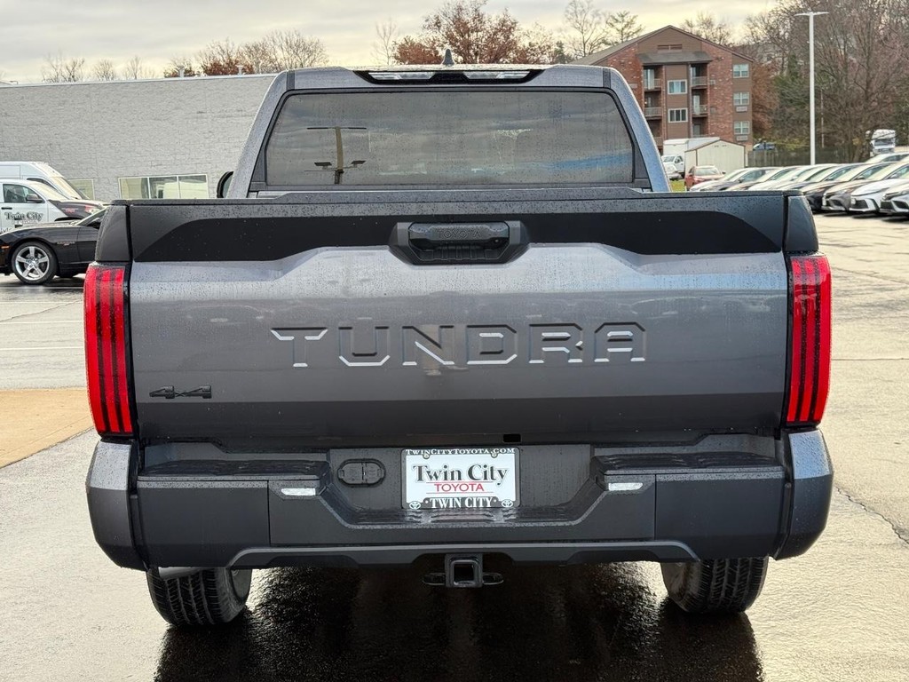 Toyota Tundra 4WD Vehicle Image 5