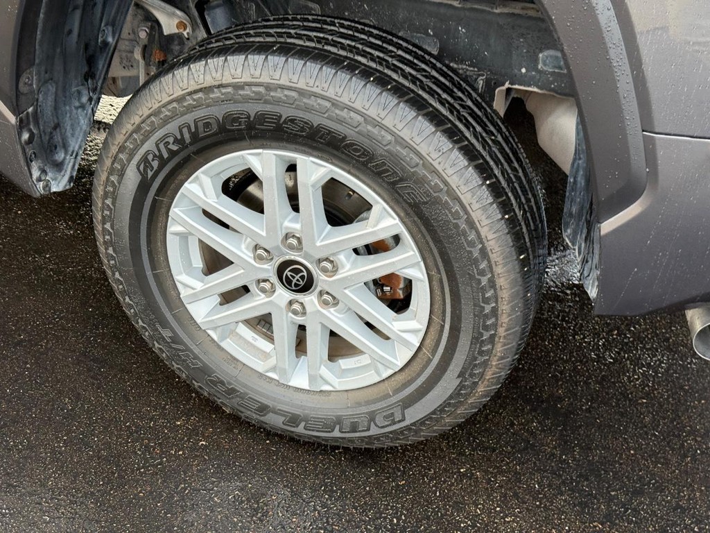 Toyota Tundra 4WD Vehicle Image 7