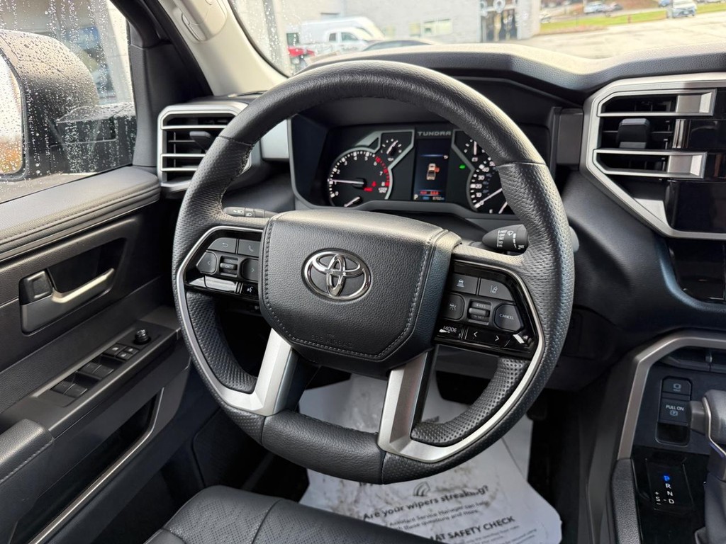 Toyota Tundra 4WD Vehicle Image 12