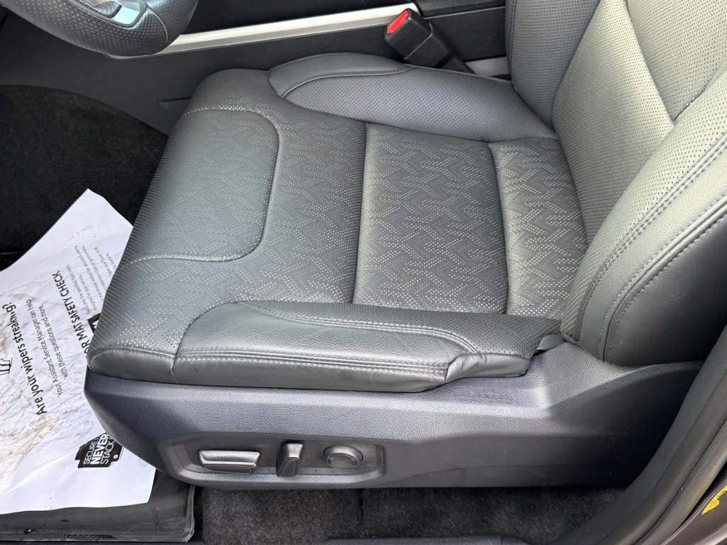 Toyota Tundra 4WD Vehicle Image 15