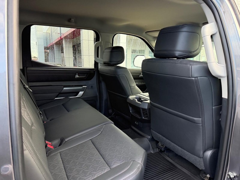 Toyota Tundra 4WD Vehicle Image 10