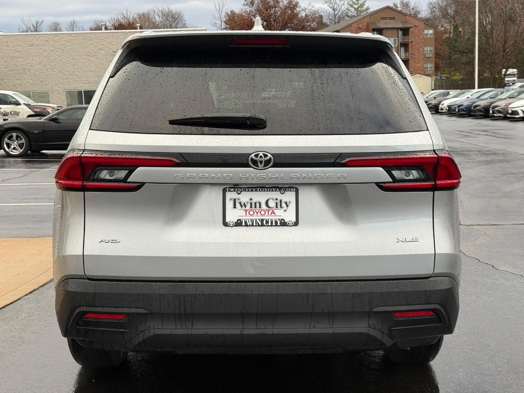 Toyota Grand Highlander Vehicle Image 5