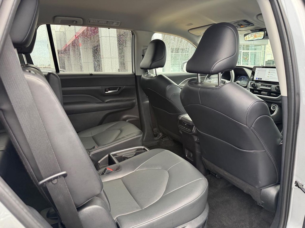 Toyota Grand Highlander Vehicle Image 12