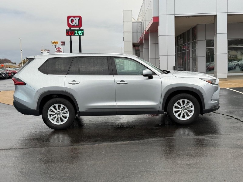 Toyota Grand Highlander Vehicle Image 2