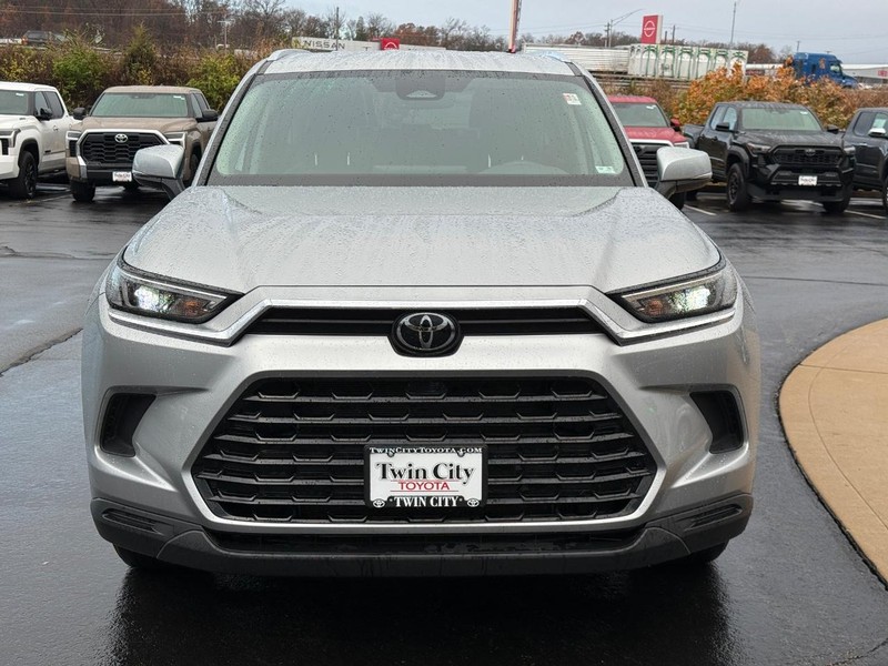 Toyota Grand Highlander Vehicle Image 10