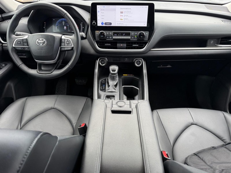 Toyota Grand Highlander Vehicle Image 13