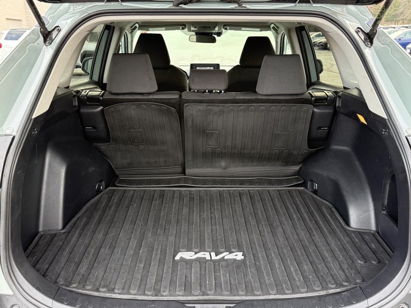 Toyota RAV4 Vehicle Image 4