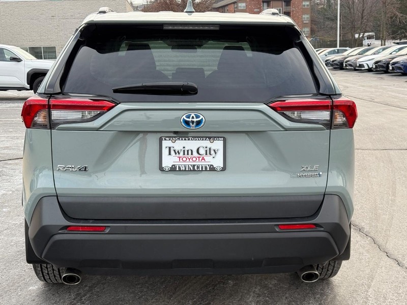 Toyota RAV4 Vehicle Image 5