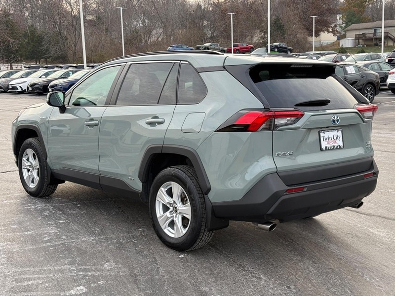 Toyota RAV4 Vehicle Image 7