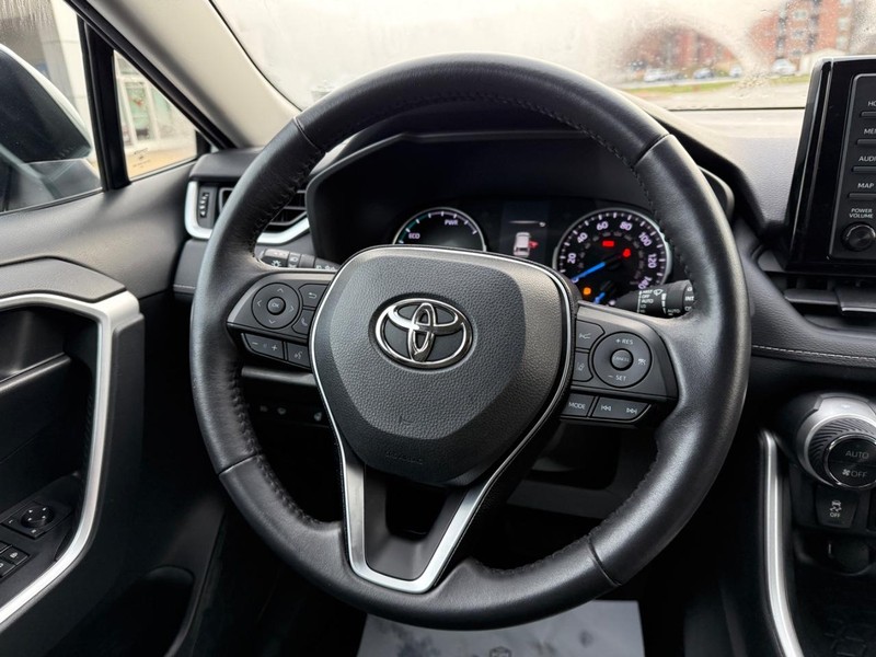 Toyota RAV4 Vehicle Image 13