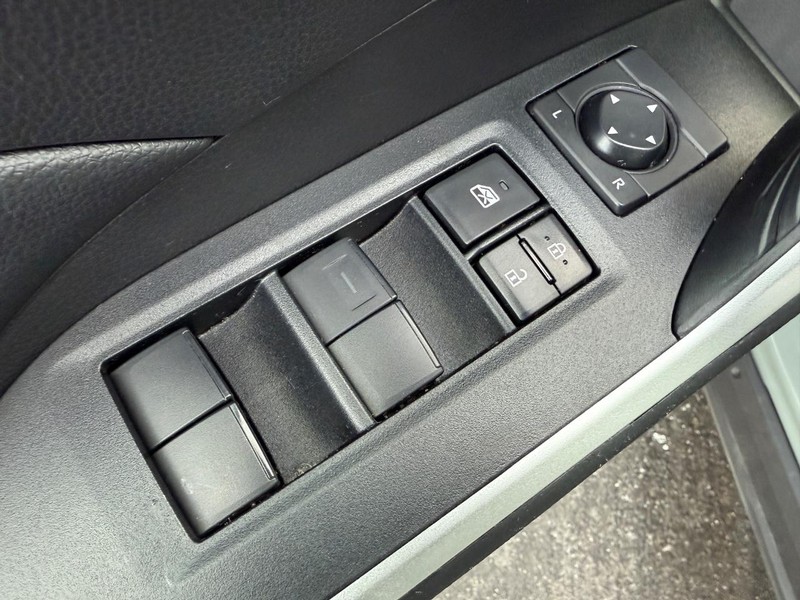 Toyota RAV4 Vehicle Image 15