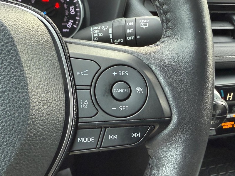 Toyota RAV4 Vehicle Image 18