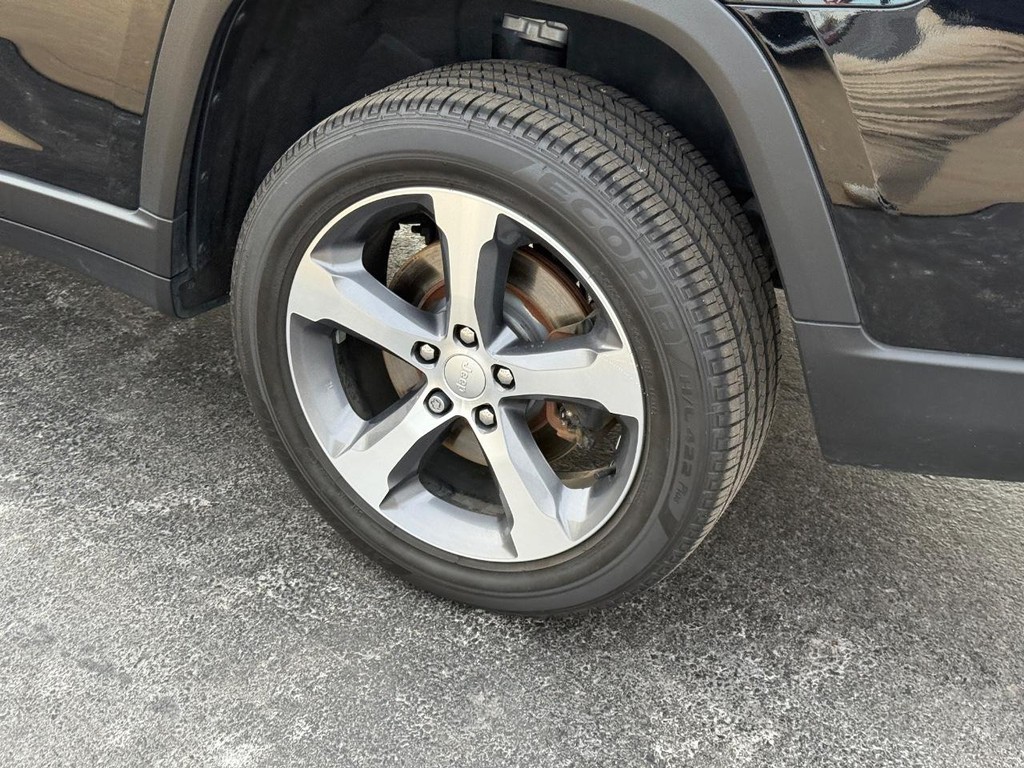 Jeep Grand Cherokee L Vehicle Image 8