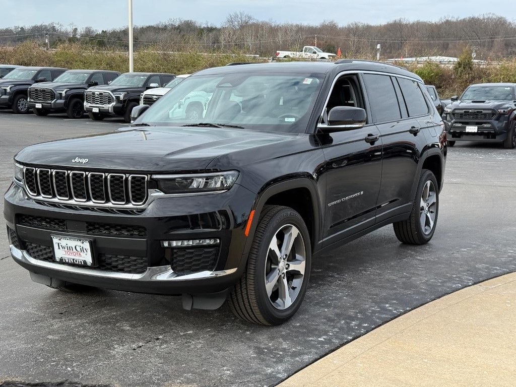 Jeep Grand Cherokee L Vehicle Image 9