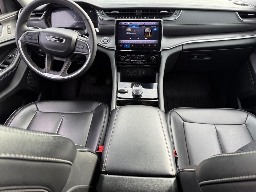 Jeep Grand Cherokee L Vehicle Image 13