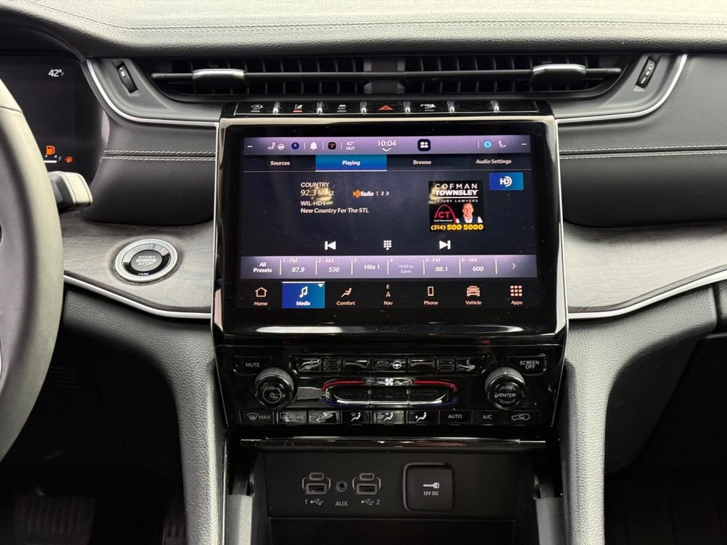 Jeep Grand Cherokee L Vehicle Image 15