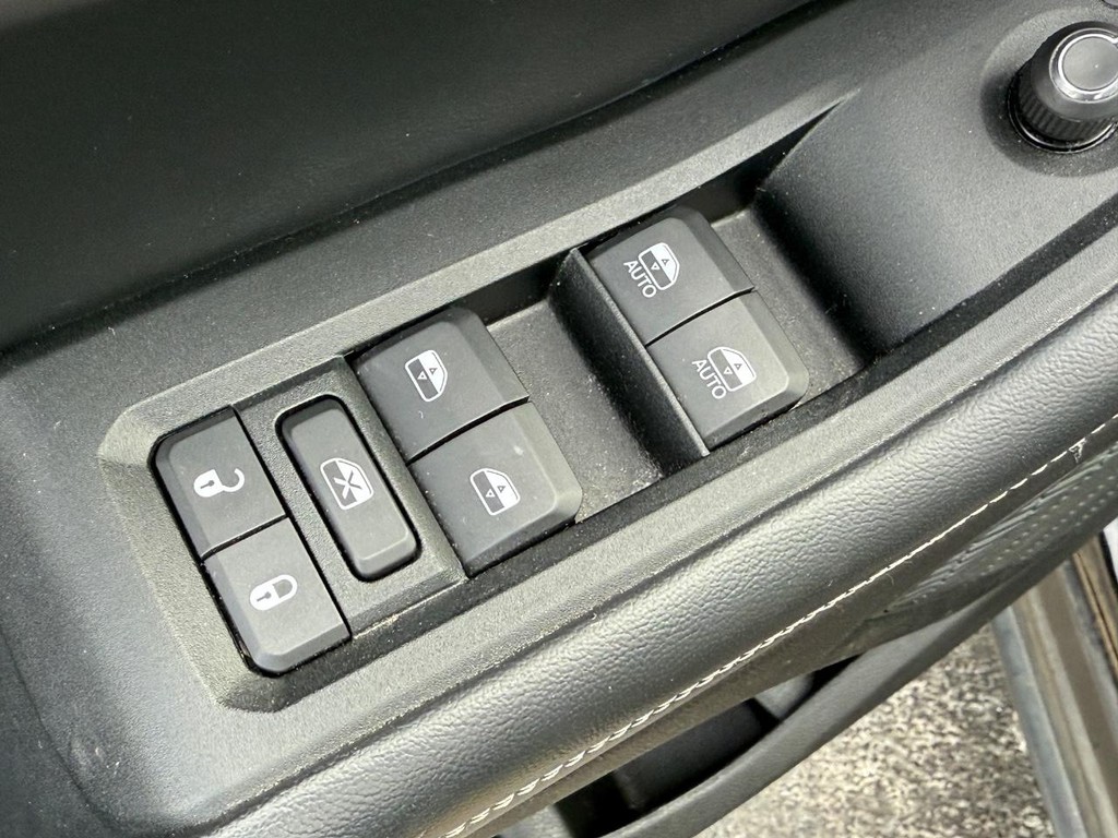 Jeep Grand Cherokee L Vehicle Image 16