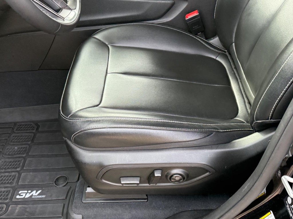 Jeep Grand Cherokee L Vehicle Image 18